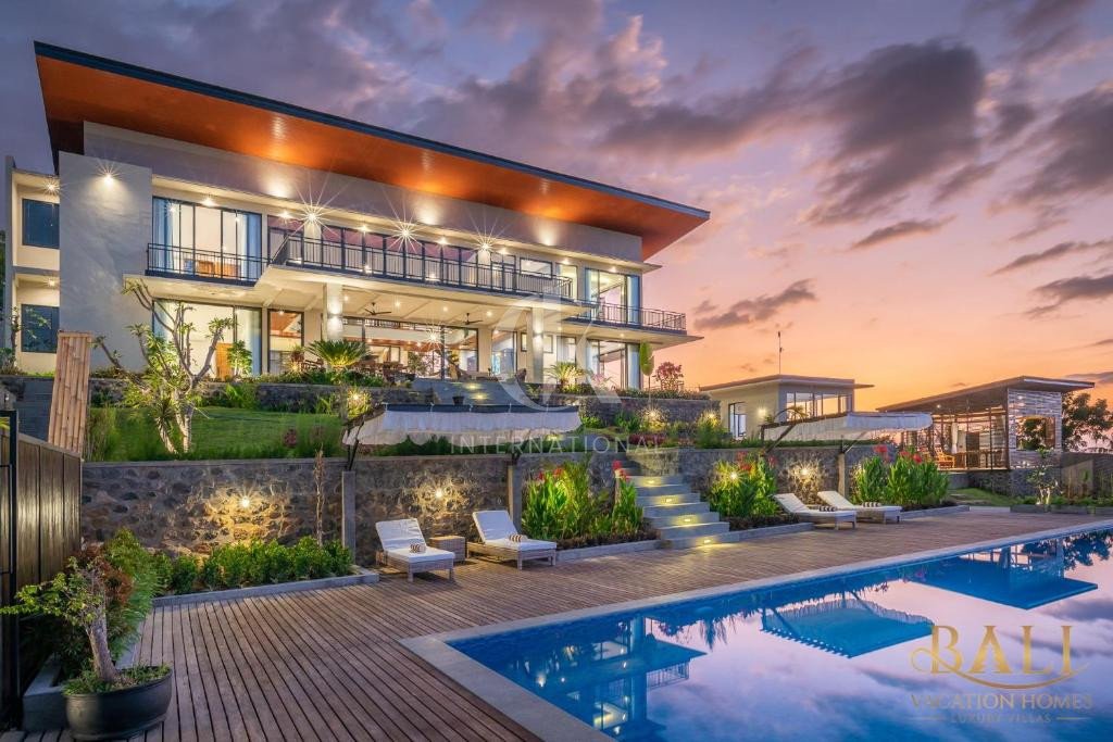 Luxury 5BR Signature Villa with Private Beach Access